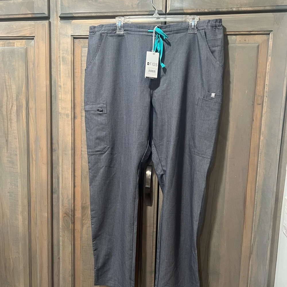 Figs Charcoal Cargo Men's Pants